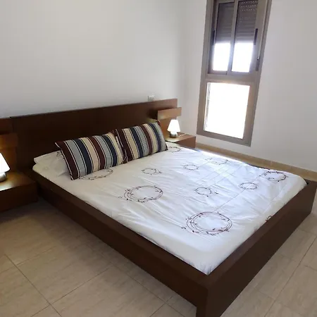 Apartment West Mit Terrasse In